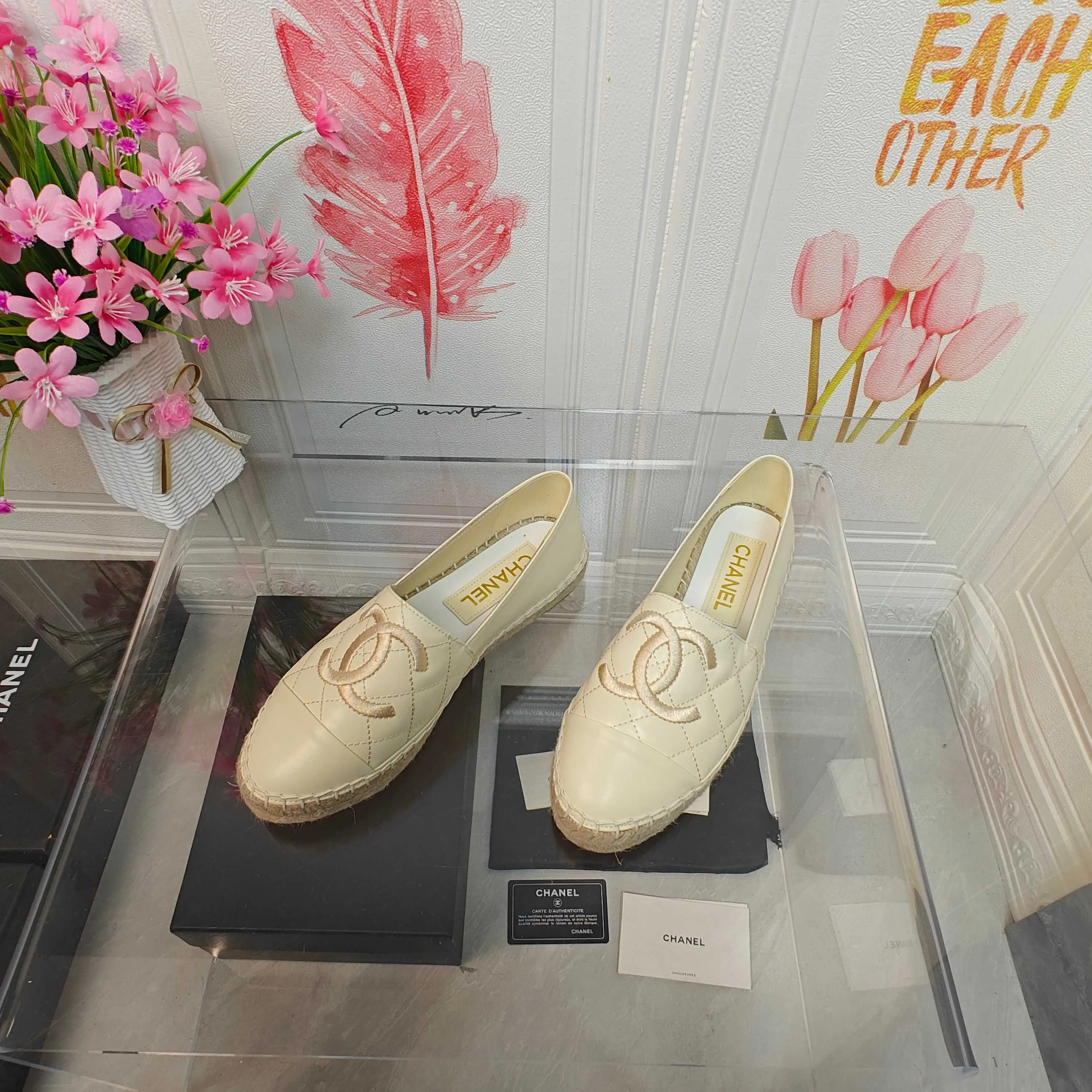 👟👟Ex-factory price 400👟👟 CHANEL 2025 early spring new fisherman shoes, top version 👏👏The inner pads are all made of original imported goatskin! Number of codes: 35 - 40 (codes 34, 41, and 42 can be customized without return or exchange) Standard codes come with a full set of packaging